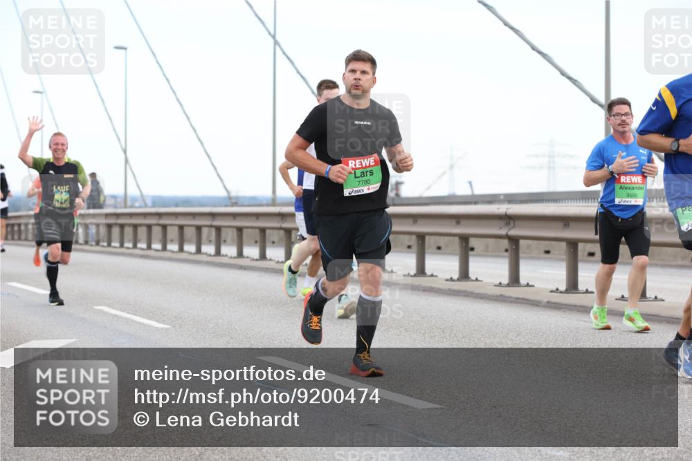 03.10.2025 - Köhlbrandbrückenlauf Lena Gebhardt http://msf.ph/oto/9200474 03.10.2025 15:23:23 Position 1 7780, 9595 meine-sportfotos.de