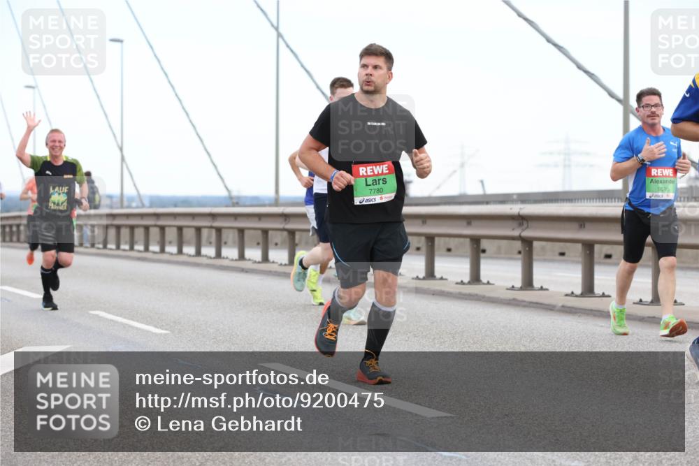 03.10.2025 - Köhlbrandbrückenlauf Lena Gebhardt http://msf.ph/oto/9200475 03.10.2025 15:23:23 Position 1 7780, 9595 meine-sportfotos.de
