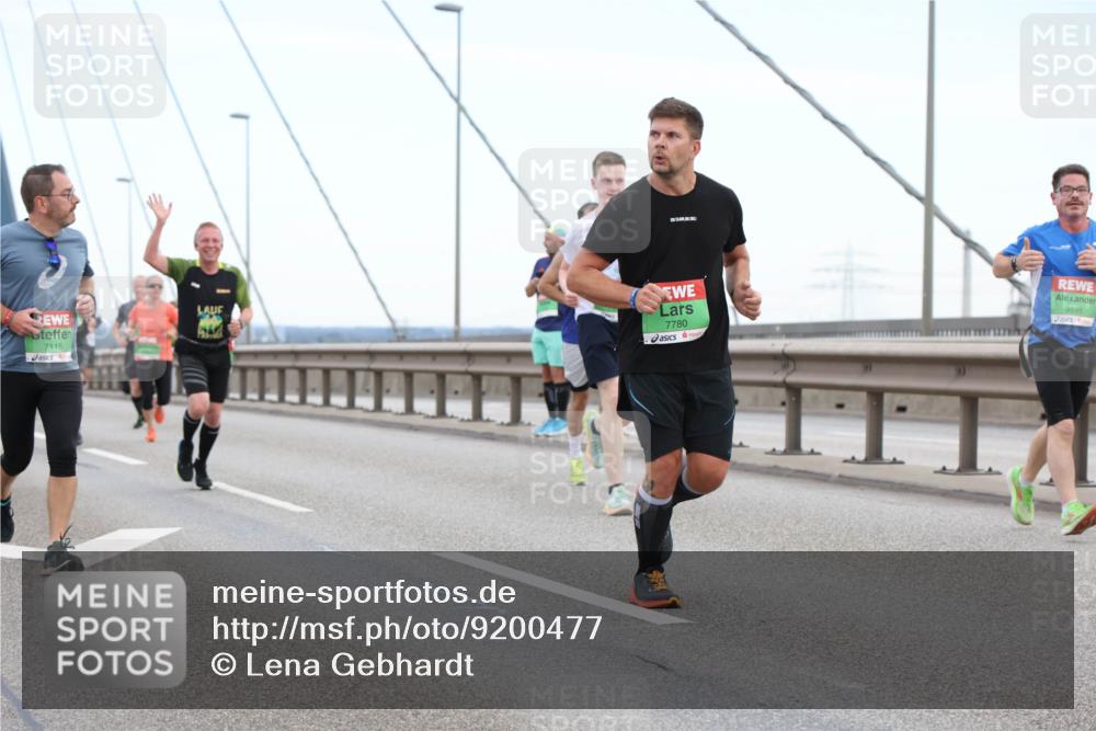 03.10.2025 - Köhlbrandbrückenlauf Lena Gebhardt http://msf.ph/oto/9200477 03.10.2025 15:23:23 Position 1 7115, 7780, 9595 meine-sportfotos.de