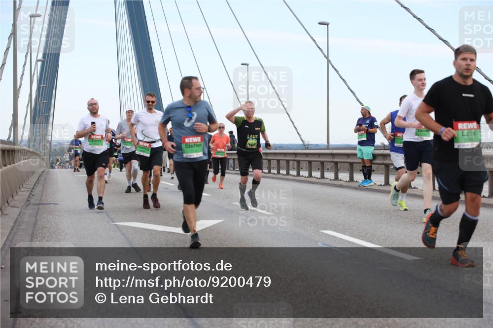 03.10.2025 - Köhlbrandbrückenlauf Lena Gebhardt http://msf.ph/oto/9200479 03.10.2025 15:23:23 Position 1 7780 meine-sportfotos.de