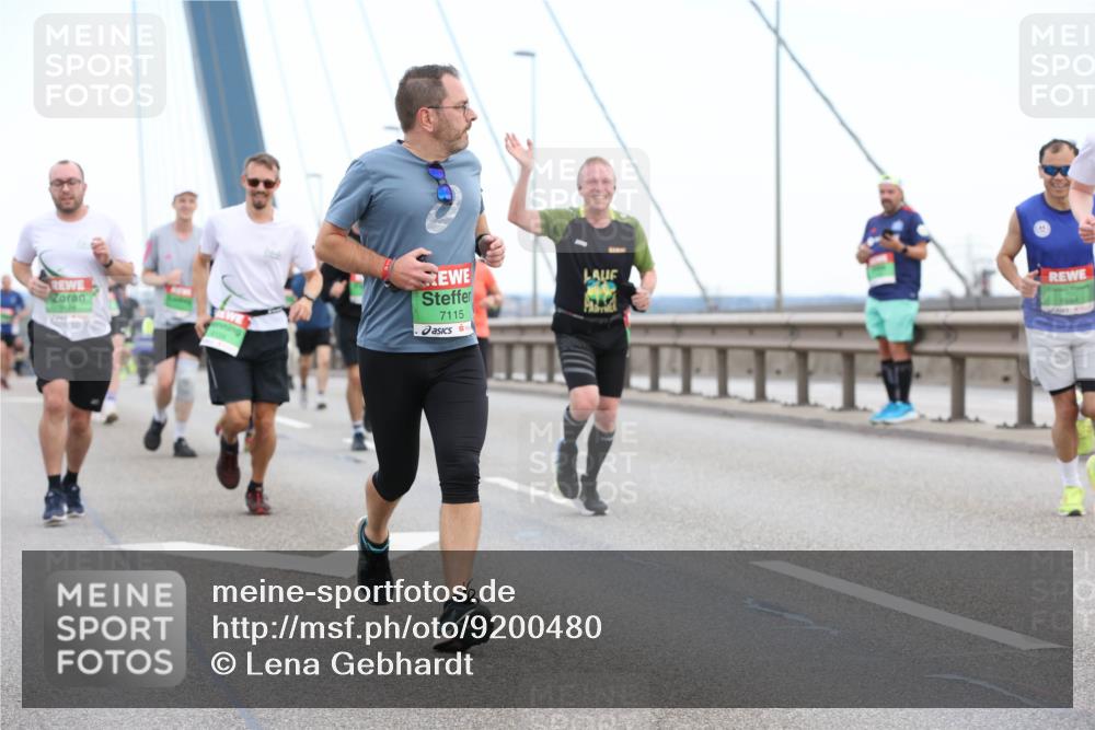 03.10.2025 - Köhlbrandbrückenlauf Lena Gebhardt http://msf.ph/oto/9200480 03.10.2025 15:23:24 Position 1 7115 meine-sportfotos.de