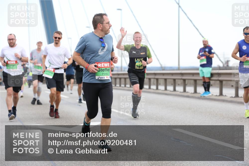 03.10.2025 - Köhlbrandbrückenlauf Lena Gebhardt http://msf.ph/oto/9200481 03.10.2025 15:23:24 Position 1 7115 meine-sportfotos.de