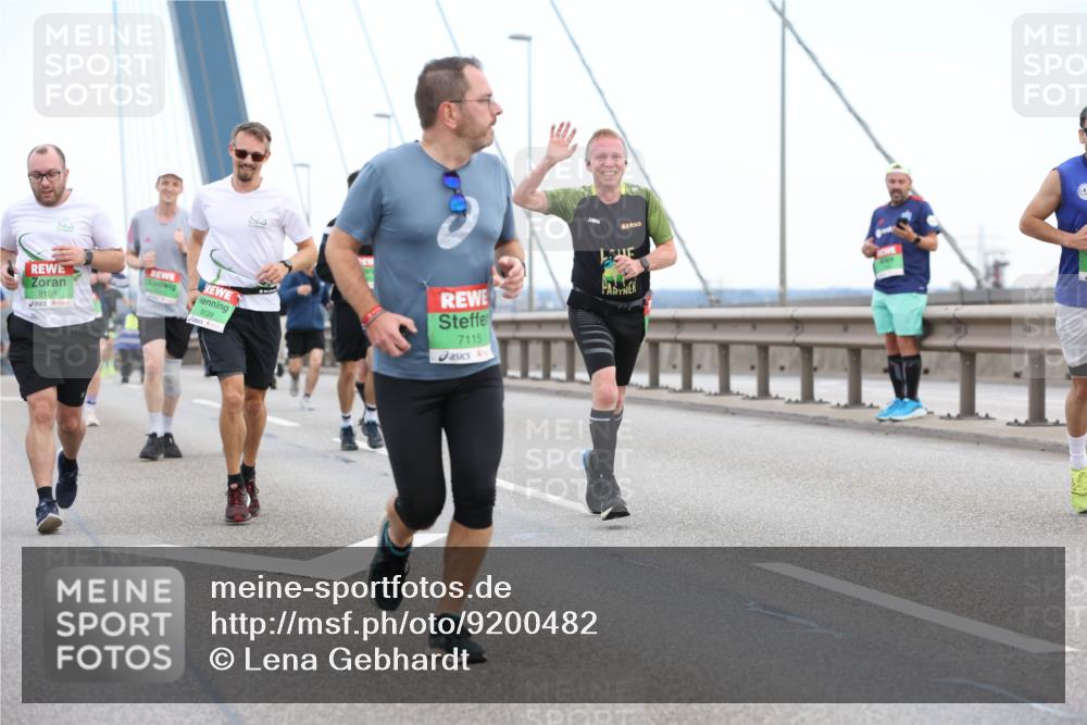 03.10.2025 - Köhlbrandbrückenlauf Lena Gebhardt http://msf.ph/oto/9200482 03.10.2025 15:23:24 Position 1 9128, 9129, 7115 meine-sportfotos.de