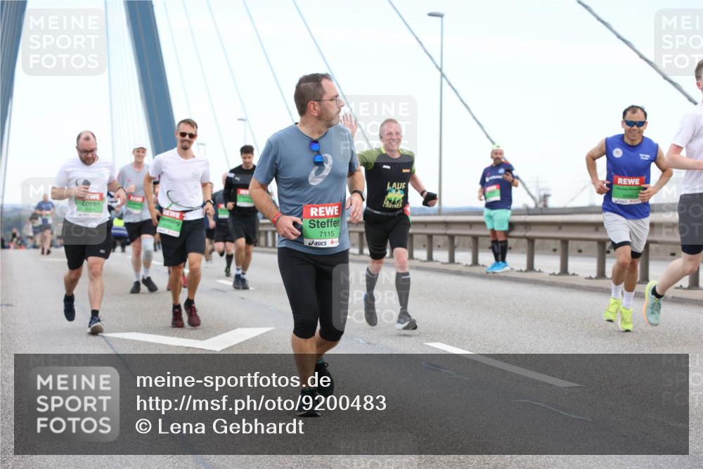 03.10.2025 - Köhlbrandbrückenlauf Lena Gebhardt http://msf.ph/oto/9200483 03.10.2025 15:23:24 Position 1 7115, 8594 meine-sportfotos.de