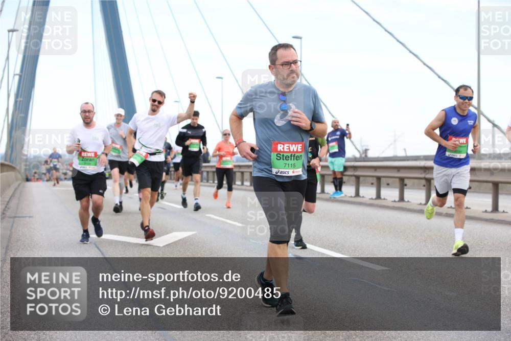 03.10.2025 - Köhlbrandbrückenlauf Lena Gebhardt http://msf.ph/oto/9200485 03.10.2025 15:23:25 Position 1 7115 meine-sportfotos.de