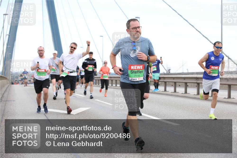 03.10.2025 - Köhlbrandbrückenlauf Lena Gebhardt http://msf.ph/oto/9200486 03.10.2025 15:23:25 Position 1 7115, 8594 meine-sportfotos.de