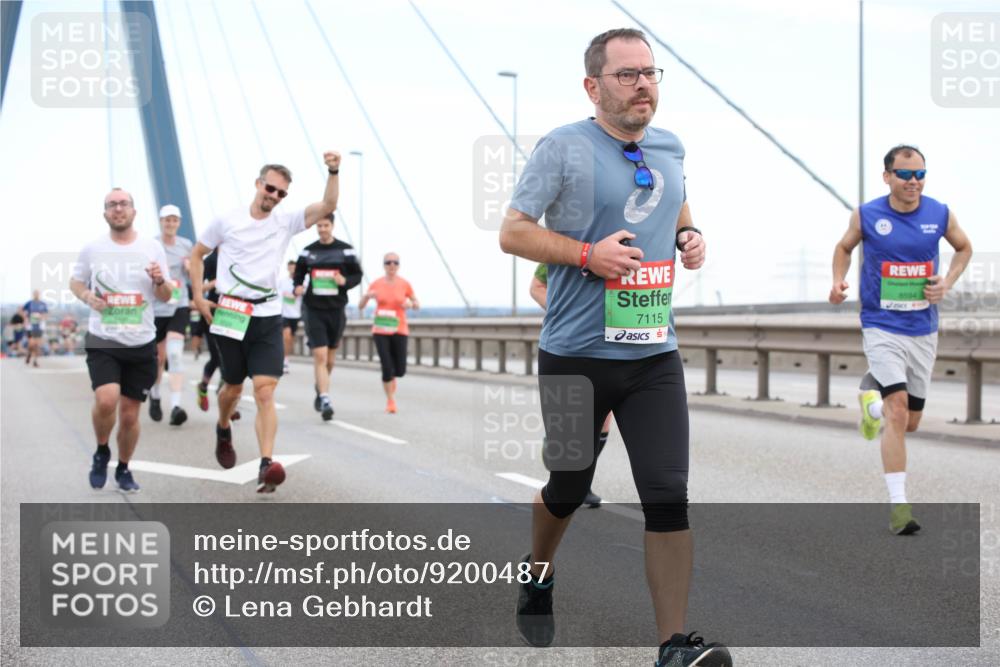 03.10.2025 - Köhlbrandbrückenlauf Lena Gebhardt http://msf.ph/oto/9200487 03.10.2025 15:23:25 Position 1 7115, 8594 meine-sportfotos.de