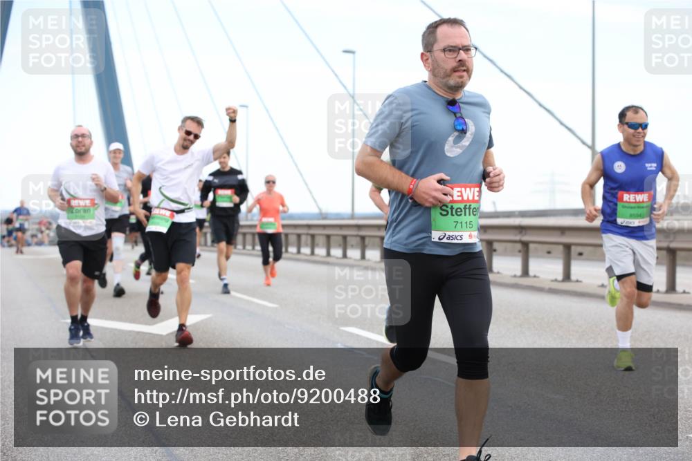 03.10.2025 - Köhlbrandbrückenlauf Lena Gebhardt http://msf.ph/oto/9200488 03.10.2025 15:23:25 Position 1 7115, 8594 meine-sportfotos.de