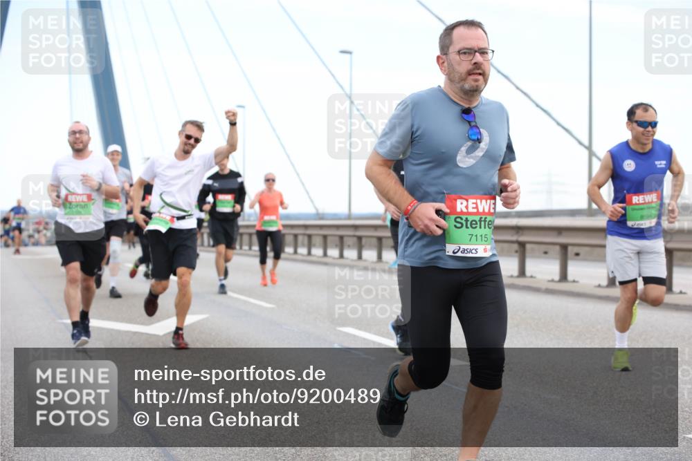 03.10.2025 - Köhlbrandbrückenlauf Lena Gebhardt http://msf.ph/oto/9200489 03.10.2025 15:23:25 Position 1 7115 meine-sportfotos.de