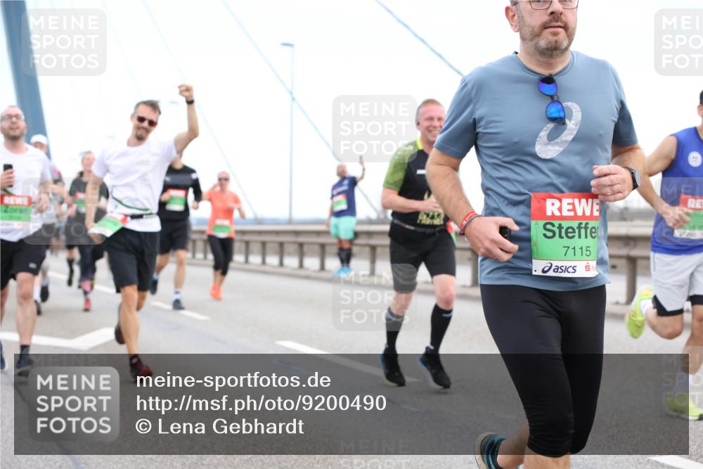 03.10.2025 - Köhlbrandbrückenlauf Lena Gebhardt http://msf.ph/oto/9200490 03.10.2025 15:23:25 Position 1 7115 meine-sportfotos.de