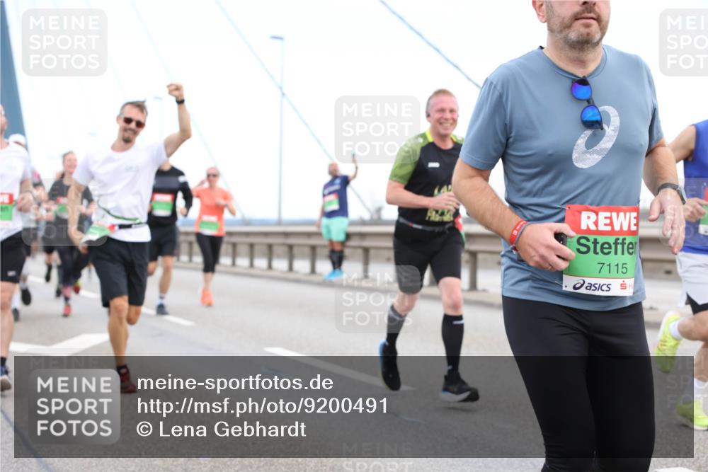 03.10.2025 - Köhlbrandbrückenlauf Lena Gebhardt http://msf.ph/oto/9200491 03.10.2025 15:23:26 Position 1 11, 7115 meine-sportfotos.de
