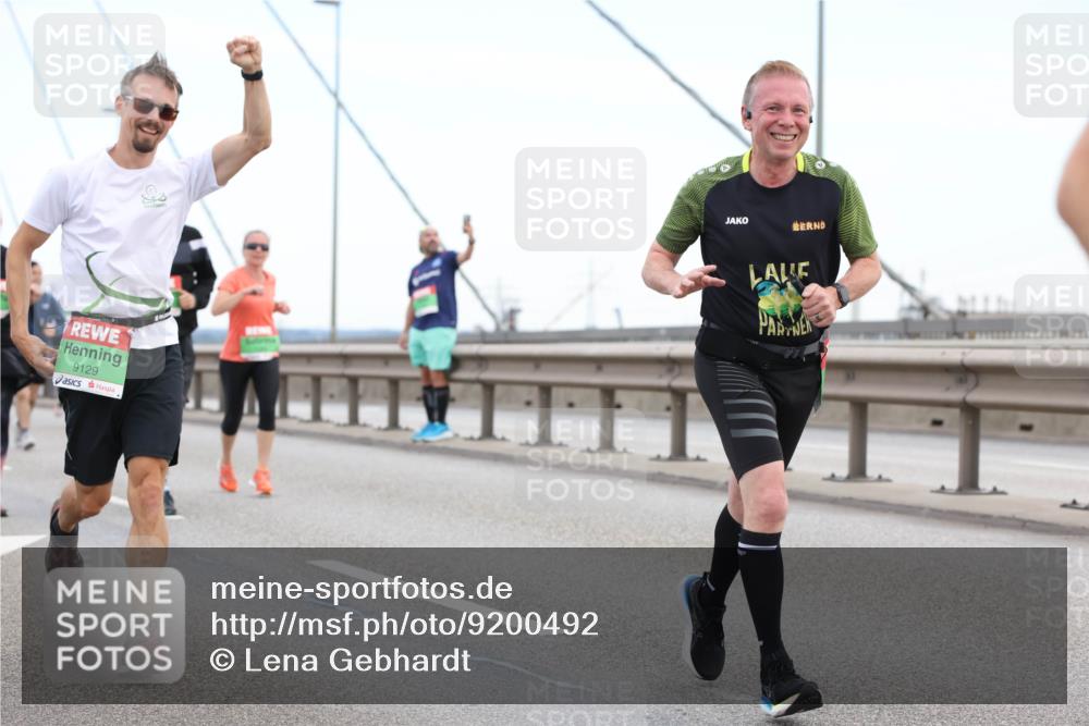 03.10.2025 - Köhlbrandbrückenlauf Lena Gebhardt http://msf.ph/oto/9200492 03.10.2025 15:23:26 Position 1 9129 meine-sportfotos.de