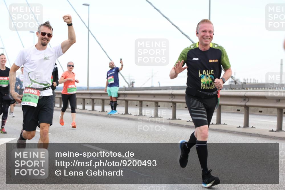 03.10.2025 - Köhlbrandbrückenlauf Lena Gebhardt http://msf.ph/oto/9200493 03.10.2025 15:23:26 Position 1 9129 meine-sportfotos.de