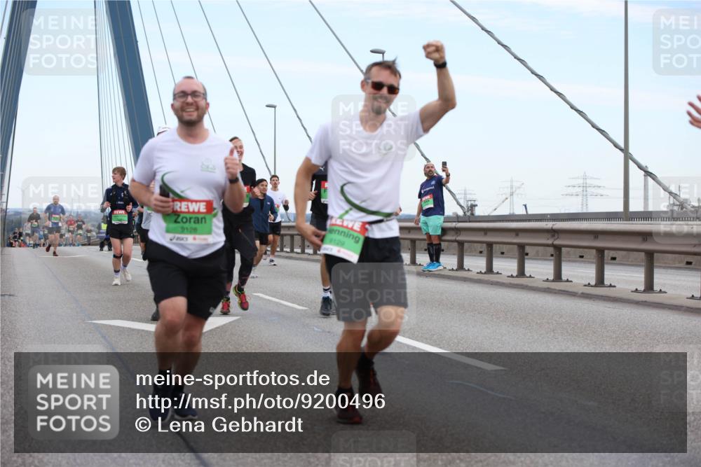 03.10.2025 - Köhlbrandbrückenlauf Lena Gebhardt http://msf.ph/oto/9200496 03.10.2025 15:23:26 Position 1 9128, 9129 meine-sportfotos.de