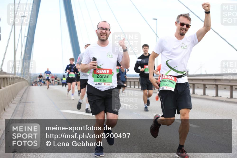 03.10.2025 - Köhlbrandbrückenlauf Lena Gebhardt http://msf.ph/oto/9200497 03.10.2025 15:23:27 Position 1 9128, 9129 meine-sportfotos.de