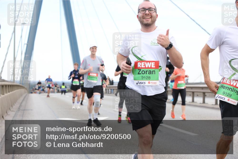 03.10.2025 - Köhlbrandbrückenlauf Lena Gebhardt http://msf.ph/oto/9200500 03.10.2025 15:23:27 Position 1 9128, 9129 meine-sportfotos.de