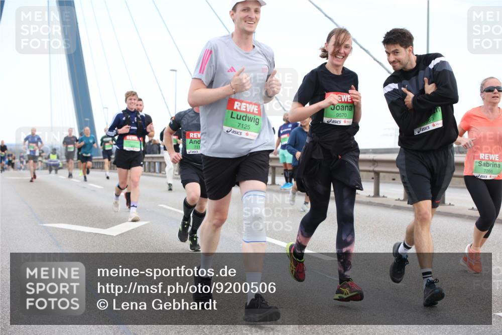 03.10.2025 - Köhlbrandbrückenlauf Lena Gebhardt http://msf.ph/oto/9200506 03.10.2025 15:23:29 Position 1 7125, 711, 9570, 69, 7266 meine-sportfotos.de