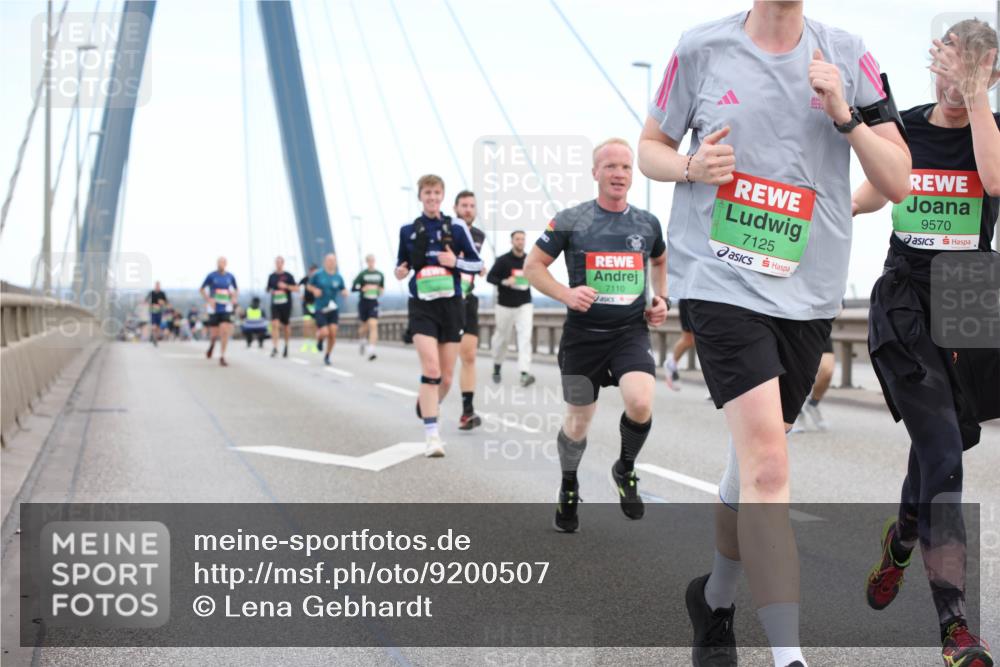 03.10.2025 - Köhlbrandbrückenlauf Lena Gebhardt http://msf.ph/oto/9200507 03.10.2025 15:23:29 Position 1 7110, 7125, 9570 meine-sportfotos.de