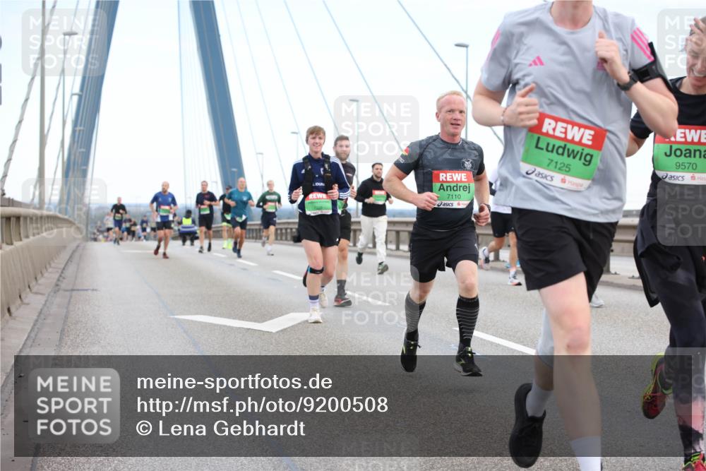 03.10.2025 - Köhlbrandbrückenlauf Lena Gebhardt http://msf.ph/oto/9200508 03.10.2025 15:23:29 Position 1 7110, 7125, 9570 meine-sportfotos.de