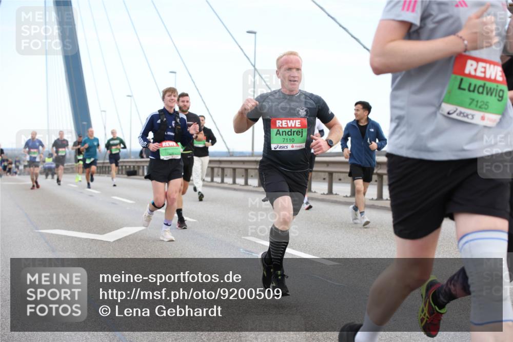 03.10.2025 - Köhlbrandbrückenlauf Lena Gebhardt http://msf.ph/oto/9200509 03.10.2025 15:23:29 Position 1 7110, 7125 meine-sportfotos.de
