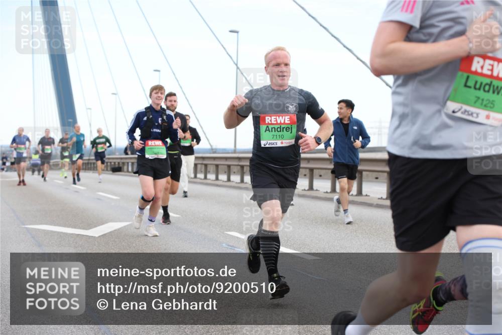 03.10.2025 - Köhlbrandbrückenlauf Lena Gebhardt http://msf.ph/oto/9200510 03.10.2025 15:23:30 Position 1 7110, 7125 meine-sportfotos.de