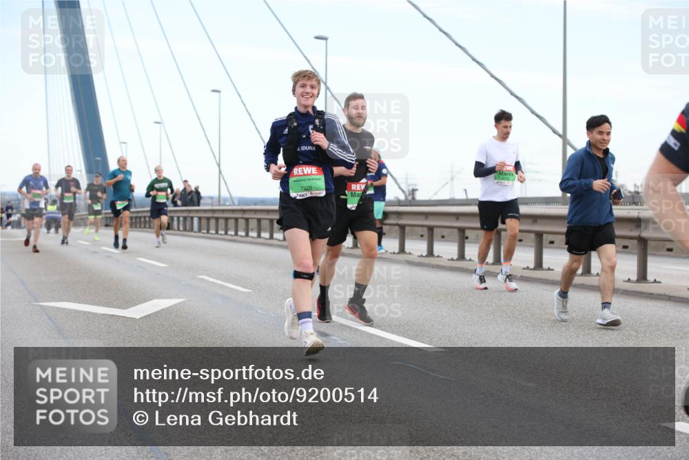 03.10.2025 - Köhlbrandbrückenlauf Lena Gebhardt http://msf.ph/oto/9200514 03.10.2025 15:23:30 Position 1 7228, 8779 meine-sportfotos.de