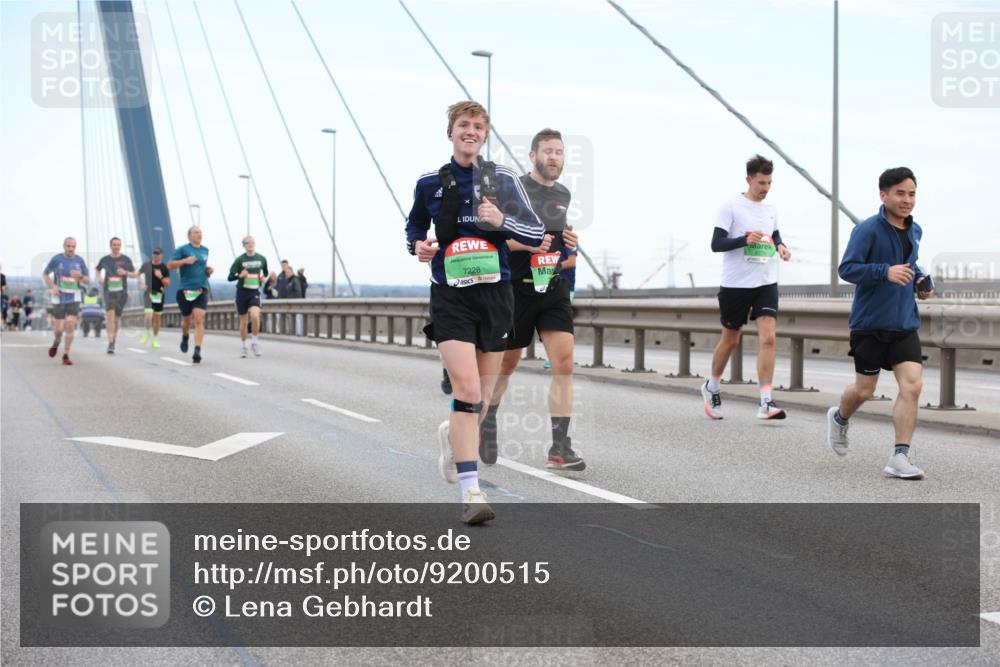 03.10.2025 - Köhlbrandbrückenlauf Lena Gebhardt http://msf.ph/oto/9200515 03.10.2025 15:23:30 Position 1 8779, 7228 meine-sportfotos.de