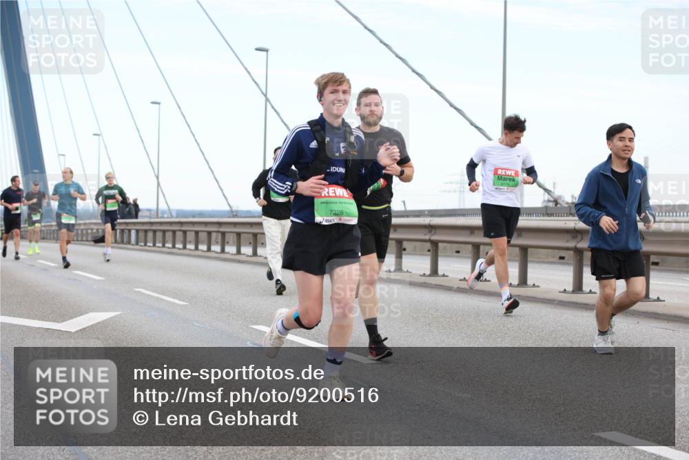 03.10.2025 - Köhlbrandbrückenlauf Lena Gebhardt http://msf.ph/oto/9200516 03.10.2025 15:23:31 Position 1 7228 meine-sportfotos.de