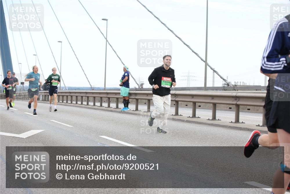 03.10.2025 - Köhlbrandbrückenlauf Lena Gebhardt http://msf.ph/oto/9200521 03.10.2025 15:23:32 Position 1  meine-sportfotos.de