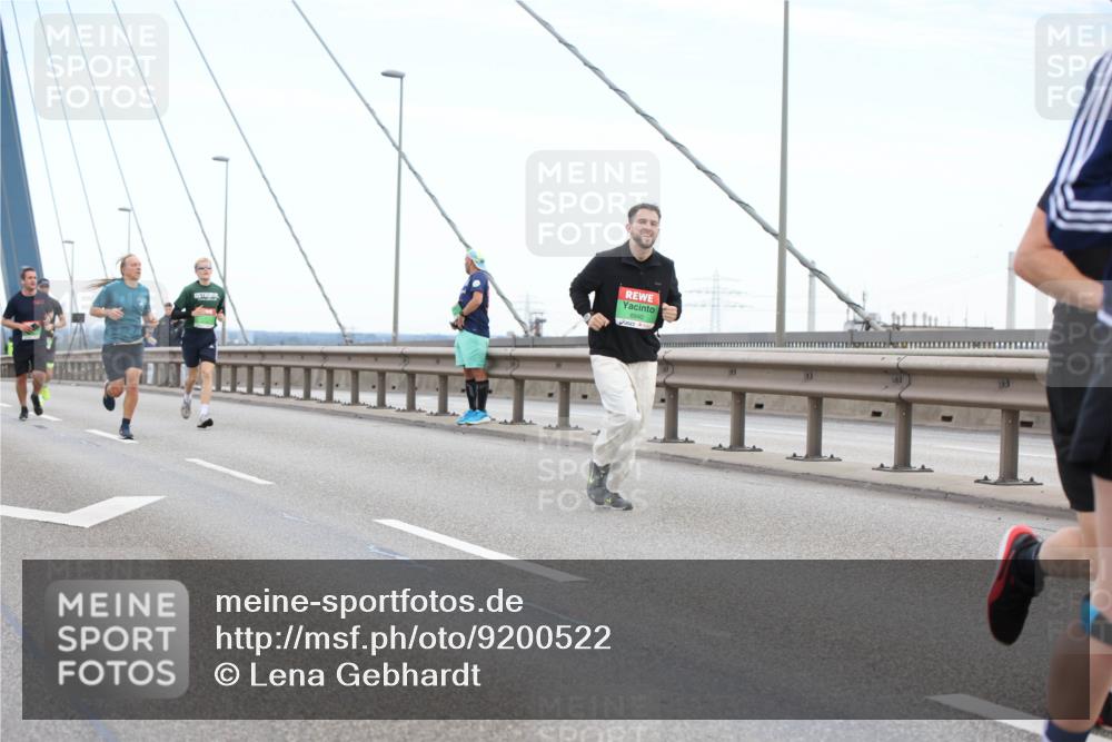 03.10.2025 - Köhlbrandbrückenlauf Lena Gebhardt http://msf.ph/oto/9200522 03.10.2025 15:23:32 Position 1 8940 meine-sportfotos.de