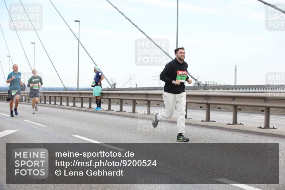 03.10.2025 - Köhlbrandbrückenlauf Lena Gebhardt http://msf.ph/oto/9200524 03.10.2025 15:23:33 Position 1 8940 meine-sportfotos.de