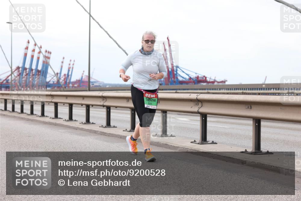 03.10.2025 - Köhlbrandbrückenlauf Lena Gebhardt http://msf.ph/oto/9200528 03.10.2025 16:12:33 Position 2 8626 meine-sportfotos.de