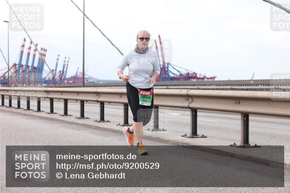 03.10.2025 - Köhlbrandbrückenlauf Lena Gebhardt http://msf.ph/oto/9200529 03.10.2025 16:12:34 Position 2 8626 meine-sportfotos.de