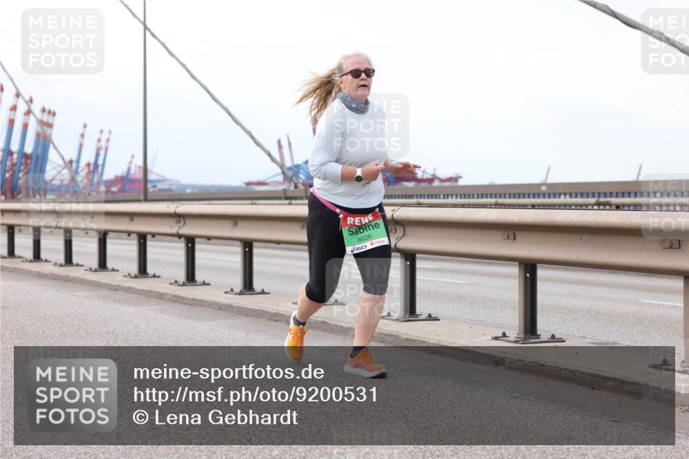 03.10.2025 - Köhlbrandbrückenlauf Lena Gebhardt http://msf.ph/oto/9200531 03.10.2025 16:12:34 Position 2 8626 meine-sportfotos.de