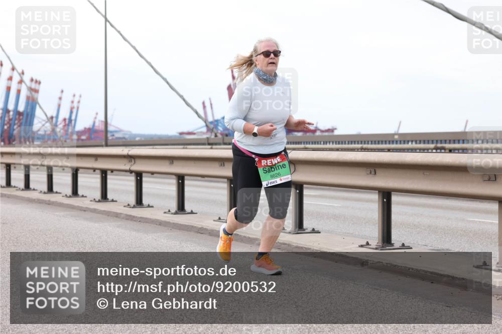 03.10.2025 - Köhlbrandbrückenlauf Lena Gebhardt http://msf.ph/oto/9200532 03.10.2025 16:12:34 Position 2 8626 meine-sportfotos.de