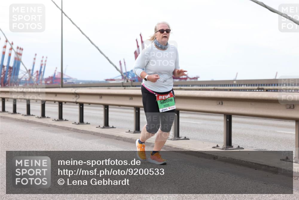 03.10.2025 - Köhlbrandbrückenlauf Lena Gebhardt http://msf.ph/oto/9200533 03.10.2025 16:12:34 Position 2 8626 meine-sportfotos.de