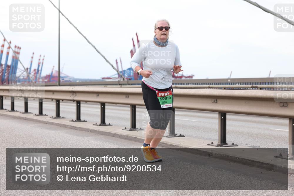 03.10.2025 - Köhlbrandbrückenlauf Lena Gebhardt http://msf.ph/oto/9200534 03.10.2025 16:12:34 Position 2 8626 meine-sportfotos.de