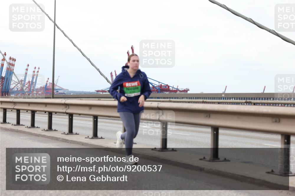 03.10.2025 - Köhlbrandbrückenlauf Lena Gebhardt http://msf.ph/oto/9200537 03.10.2025 16:12:51 Position 2  meine-sportfotos.de