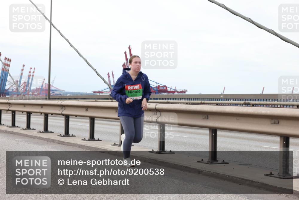 03.10.2025 - Köhlbrandbrückenlauf Lena Gebhardt http://msf.ph/oto/9200538 03.10.2025 16:12:51 Position 2 8720 meine-sportfotos.de