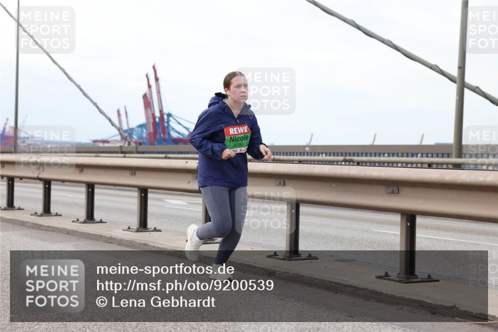 03.10.2025 - Köhlbrandbrückenlauf Lena Gebhardt http://msf.ph/oto/9200539 03.10.2025 16:12:51 Position 2 8720 meine-sportfotos.de