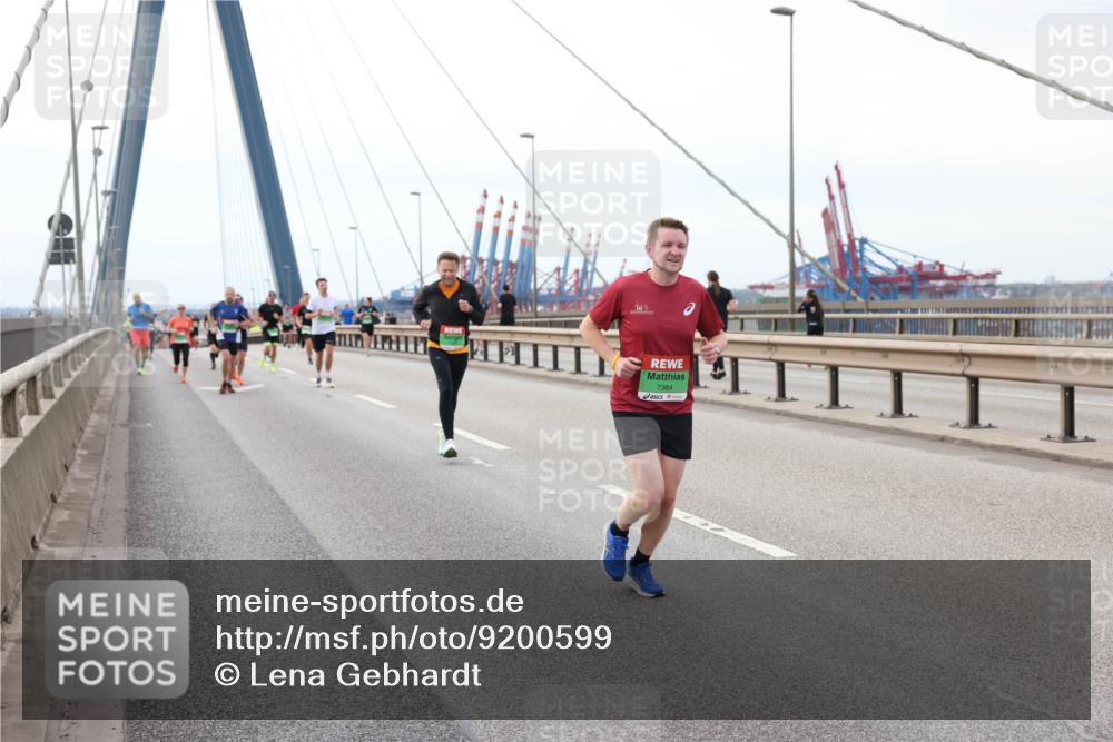 03.10.2025 - Köhlbrandbrückenlauf Lena Gebhardt http://msf.ph/oto/9200599 03.10.2025 15:40:15 Position 2 7364 meine-sportfotos.de