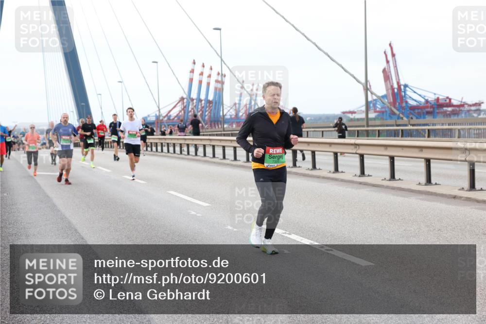 03.10.2025 - Köhlbrandbrückenlauf Lena Gebhardt http://msf.ph/oto/9200601 03.10.2025 15:40:16 Position 2 7320 meine-sportfotos.de