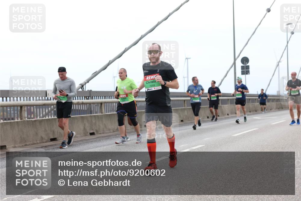 03.10.2025 - Köhlbrandbrückenlauf Lena Gebhardt http://msf.ph/oto/9200602 03.10.2025 15:40:35 Position 2 7259 meine-sportfotos.de
