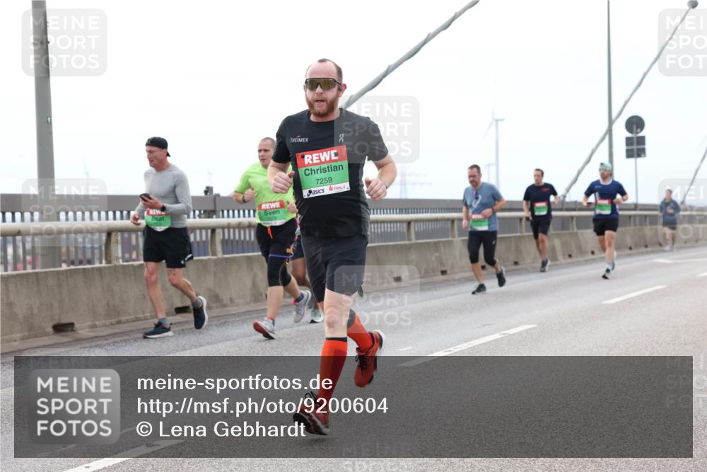 03.10.2025 - Köhlbrandbrückenlauf Lena Gebhardt http://msf.ph/oto/9200604 03.10.2025 15:40:35 Position 2 00, 7259 meine-sportfotos.de
