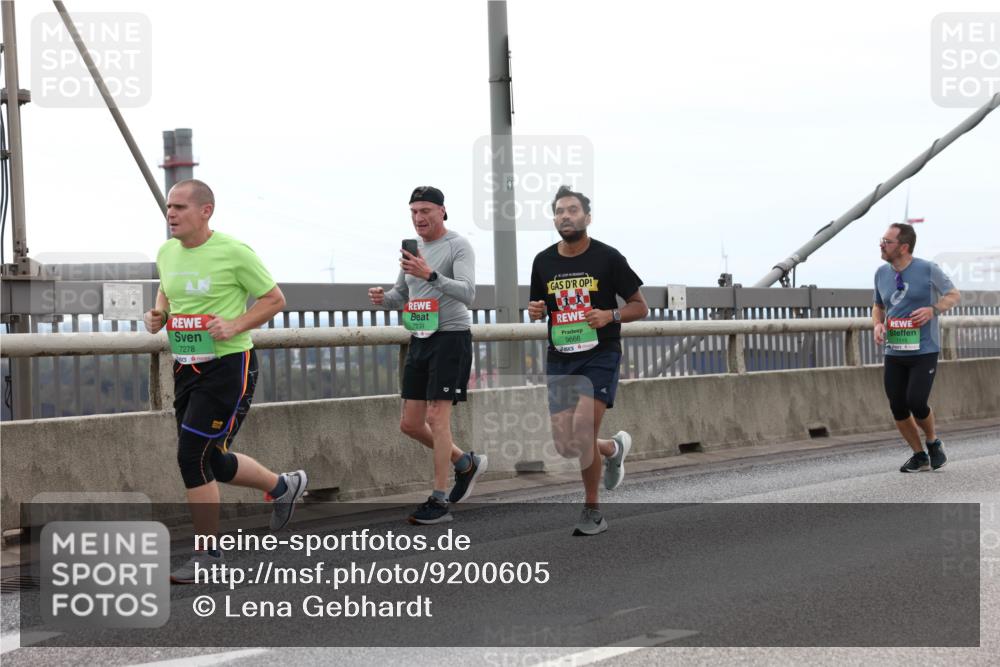 03.10.2025 - Köhlbrandbrückenlauf Lena Gebhardt http://msf.ph/oto/9200605 03.10.2025 15:40:36 Position 2 91, 7278, 7239, 9666 meine-sportfotos.de