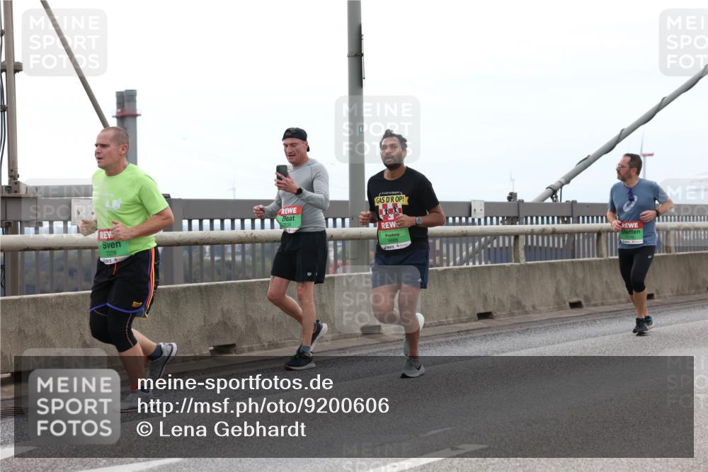 03.10.2025 - Köhlbrandbrückenlauf Lena Gebhardt http://msf.ph/oto/9200606 03.10.2025 15:40:37 Position 2 7278, 7239, 9666 meine-sportfotos.de
