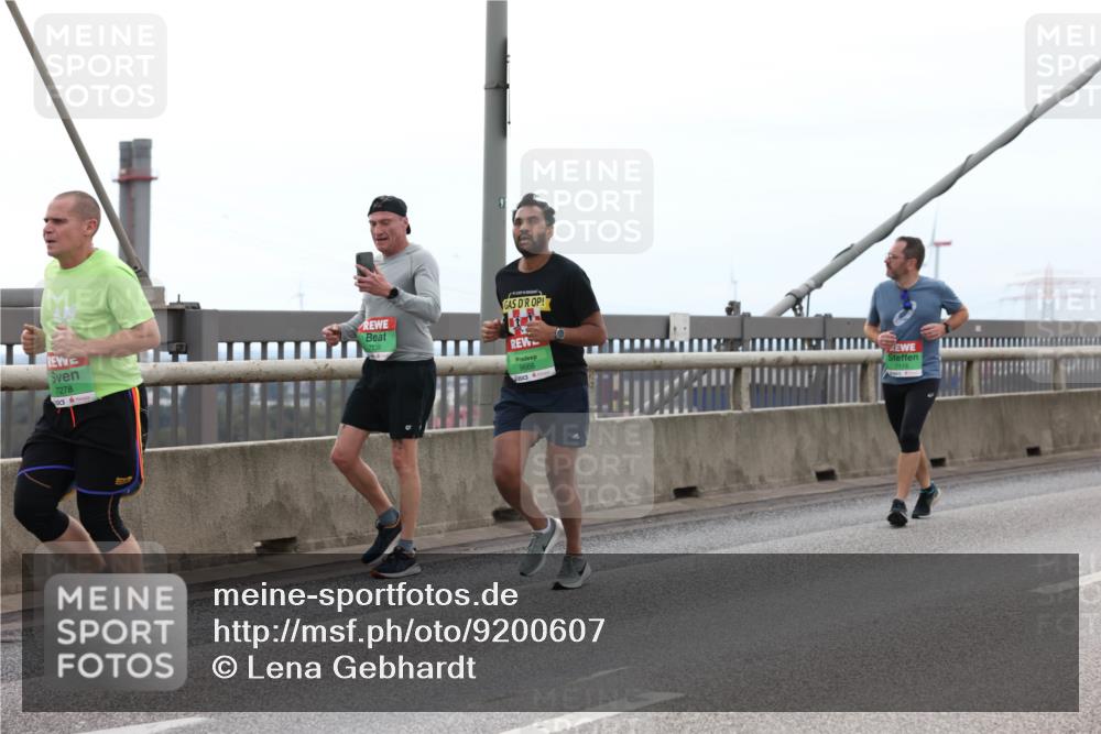 03.10.2025 - Köhlbrandbrückenlauf Lena Gebhardt http://msf.ph/oto/9200607 03.10.2025 15:40:37 Position 2 7278, 72, 39, 9666 meine-sportfotos.de