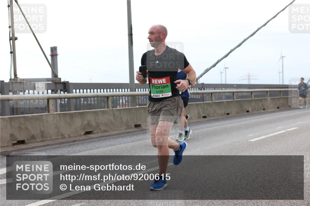 03.10.2025 - Köhlbrandbrückenlauf Lena Gebhardt http://msf.ph/oto/9200615 03.10.2025 15:40:39 Position 2 9189 meine-sportfotos.de