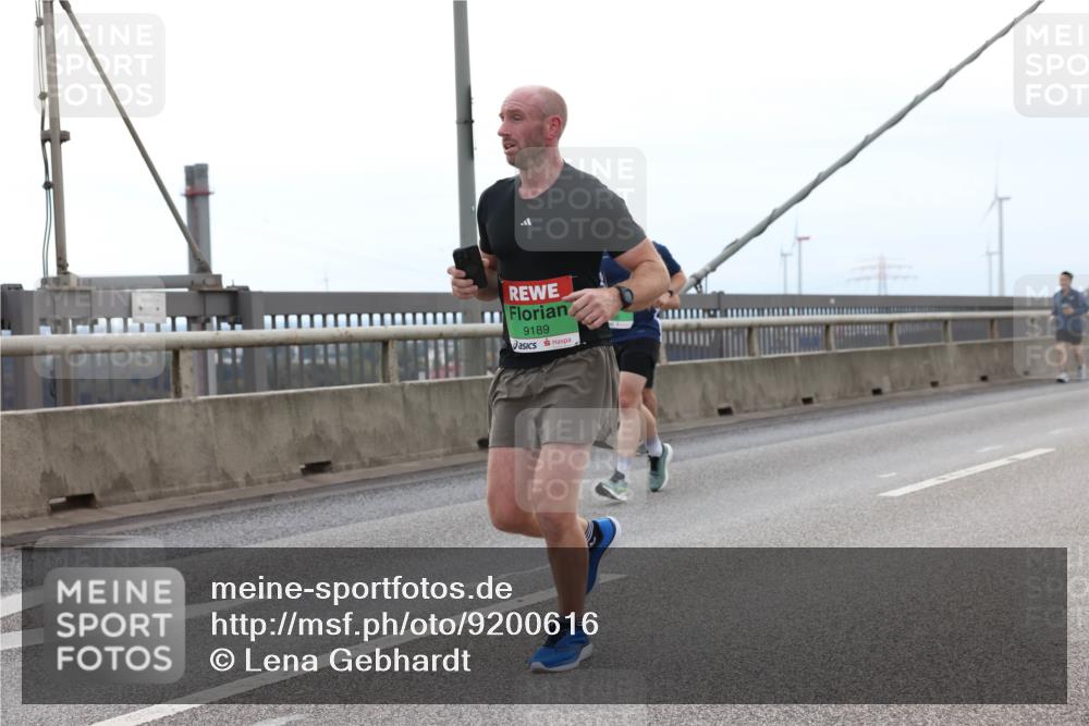 03.10.2025 - Köhlbrandbrückenlauf Lena Gebhardt http://msf.ph/oto/9200616 03.10.2025 15:40:39 Position 2 9189 meine-sportfotos.de