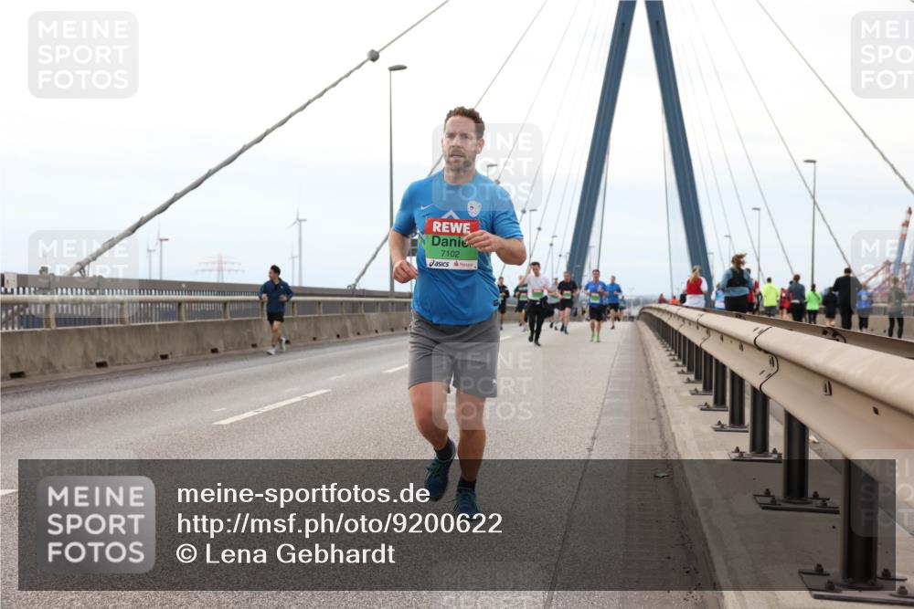 03.10.2025 - Köhlbrandbrückenlauf Lena Gebhardt http://msf.ph/oto/9200622 03.10.2025 15:40:41 Position 2 7102 meine-sportfotos.de